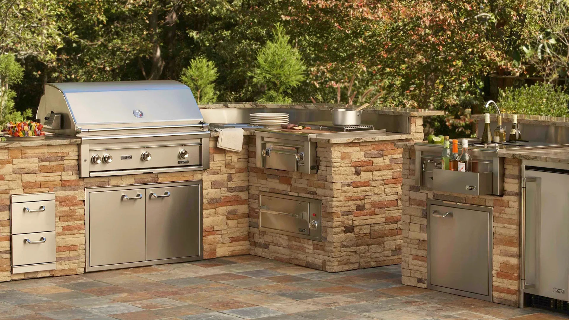chef-style outdoor kitchen with Oasis Outdoor Living. 